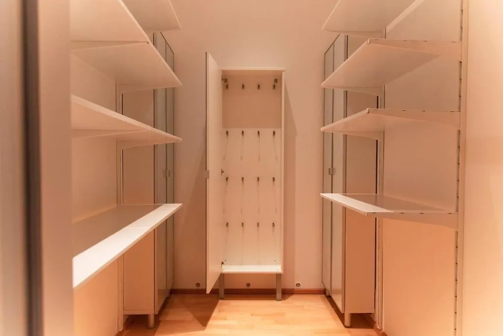 Luxury Cityapartment 7 contacts